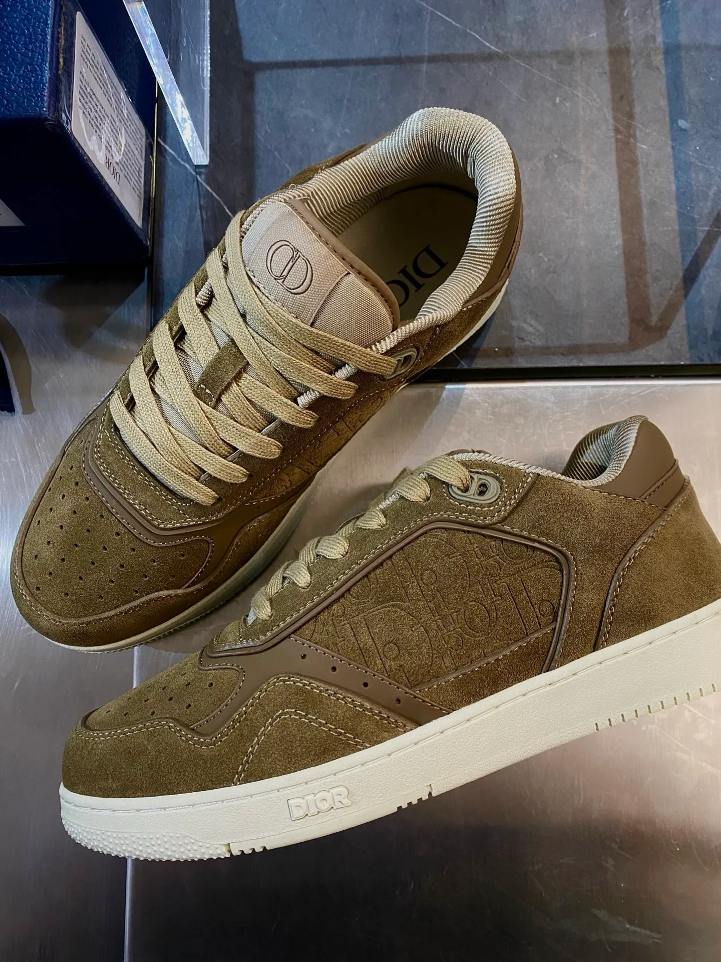 💰780 Dior | New B27 styles for men and women ♞size; women 35~40 men 38~47 DIOR AND HYLTON NEL B27 Uptown The best and most eye-catching Dior is B27, the combination is invincible. Versatile for daily use, no choice of combinations. B27 feels comfortable on the feet ~ If you like this kind of elegant and simple color matching, you must buy it
